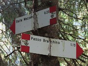 11 Scegliamo il sentieroa dx per agganciare sent. 219 per Passo Branchino